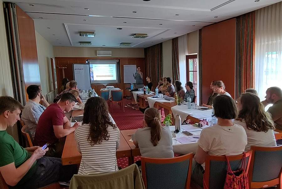 "Rebhuhn retten - Vielfalt fördern!": Projektgebietetreffen im Zerbster Ackerland. Auf dem Programm standen fachliche Impulse durch die drei Leadpartner Universität Göttingen, DDA und DVL (Bild: M. Riepl/DVL)